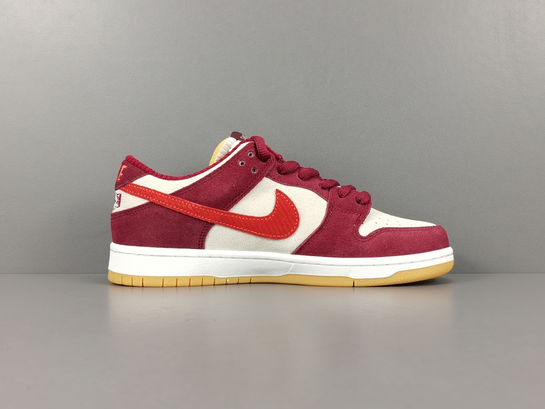 PK SKATE LIKE A GIRL X NIKE SB DUNK LOW DX4589-600