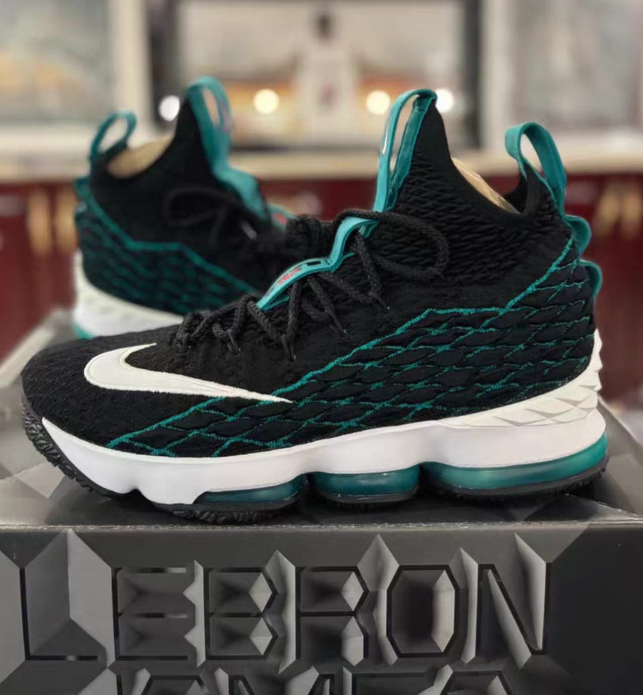 Nike LeBron 15 