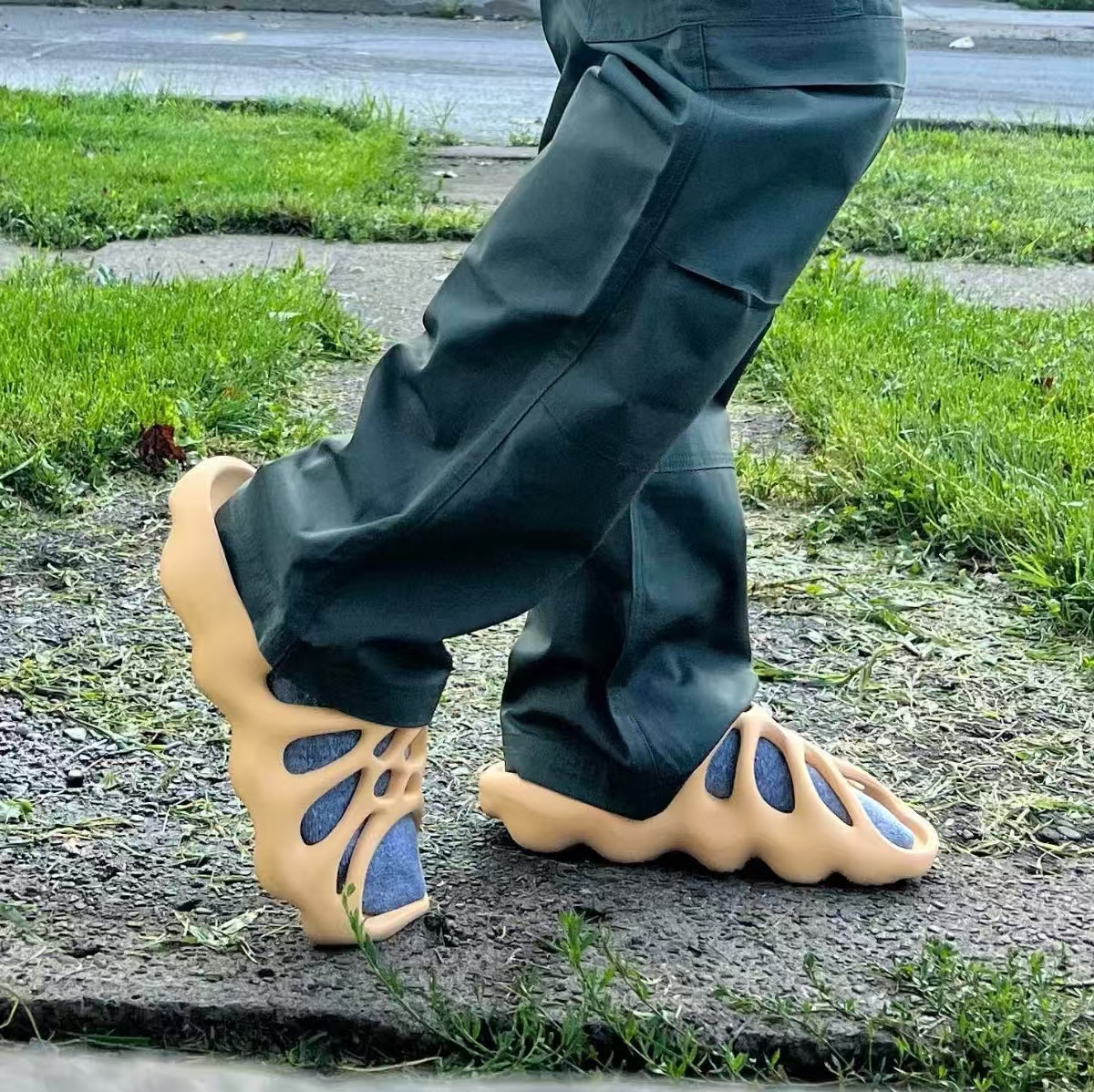 YEEZY 450 SLIDE