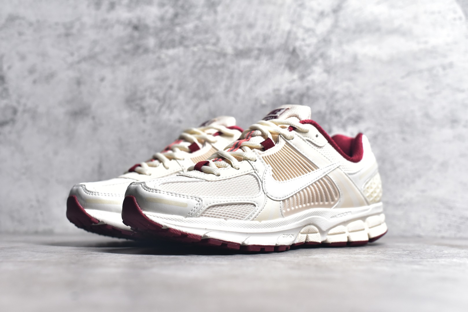 NIKE ZOOM VOMERO 5 VALENTINE’S DAY HF0737-111