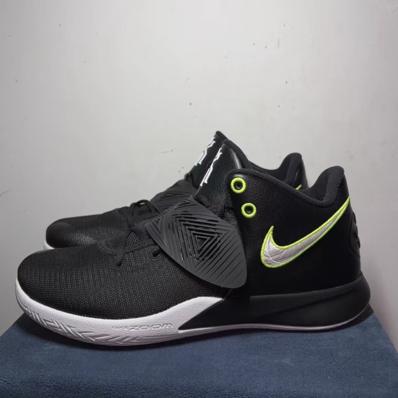 Nike Kyrie Flytrap 3 Black Volt