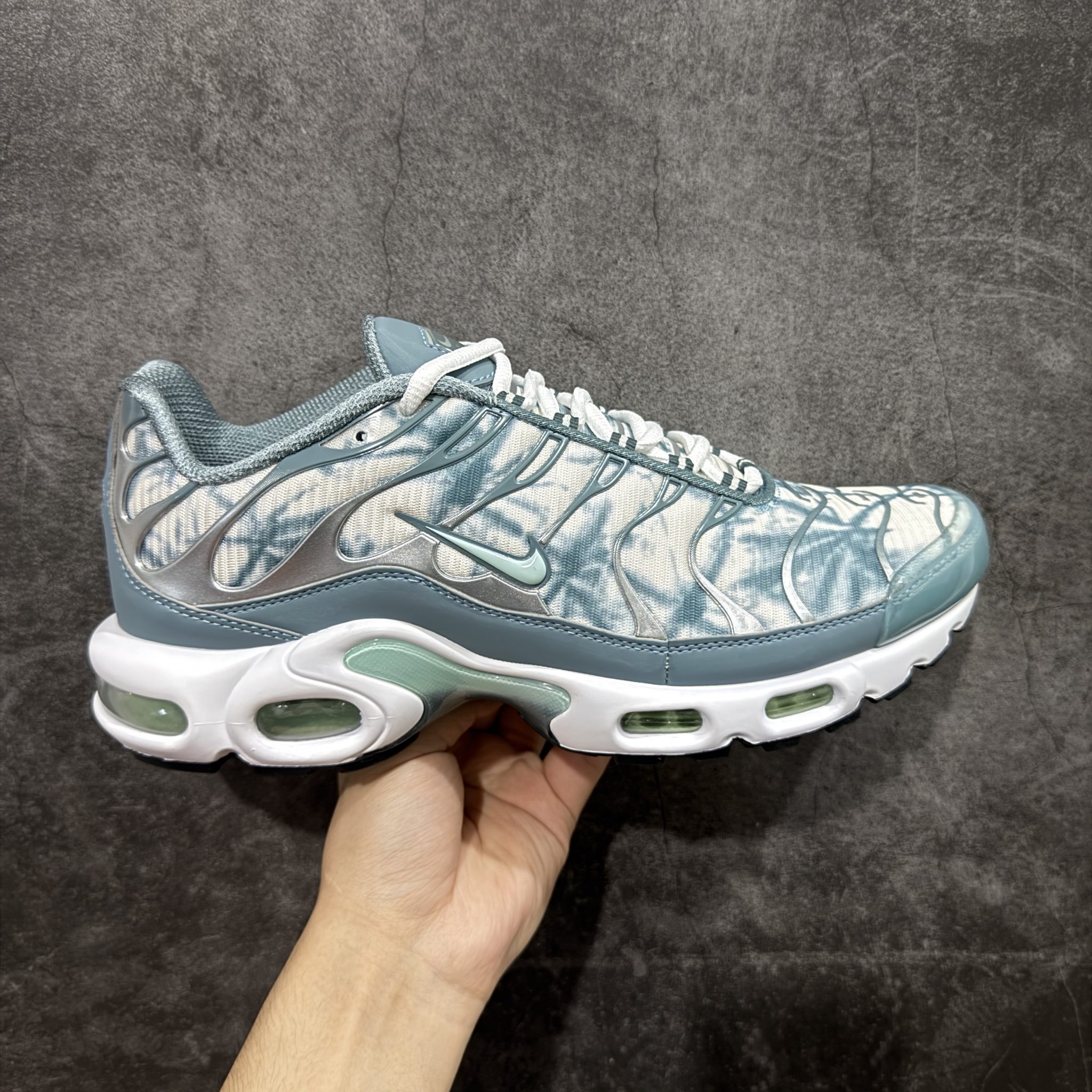 NIKE AIR MAX PLUS TN FV0394-300