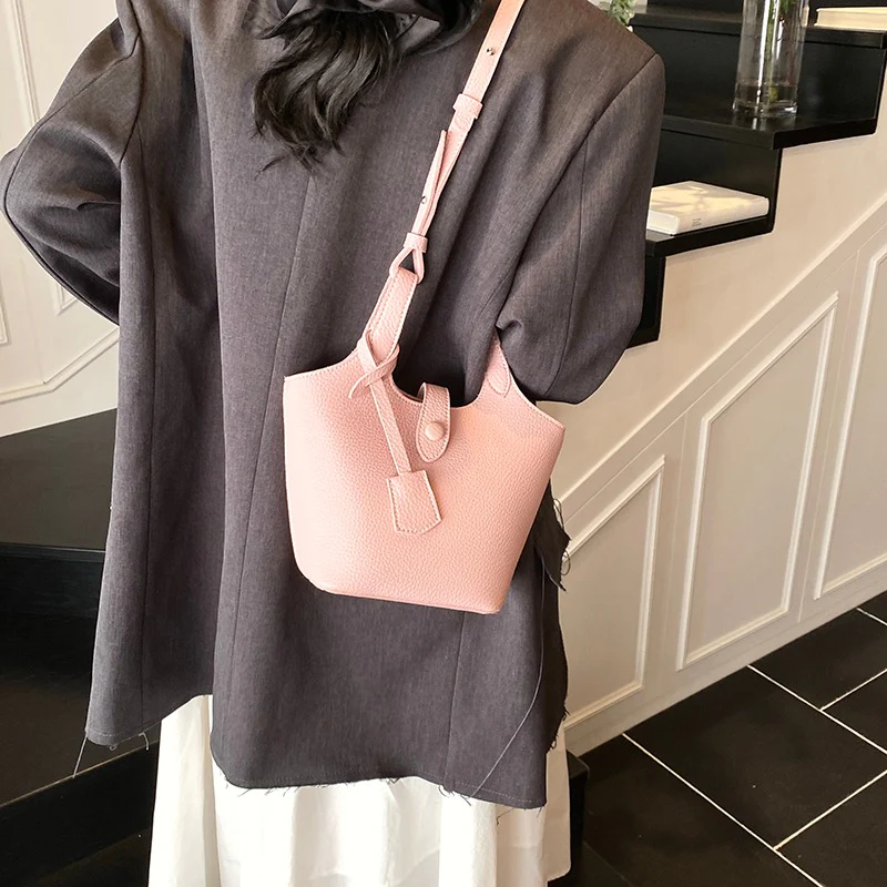 Lyra Bucket Tote