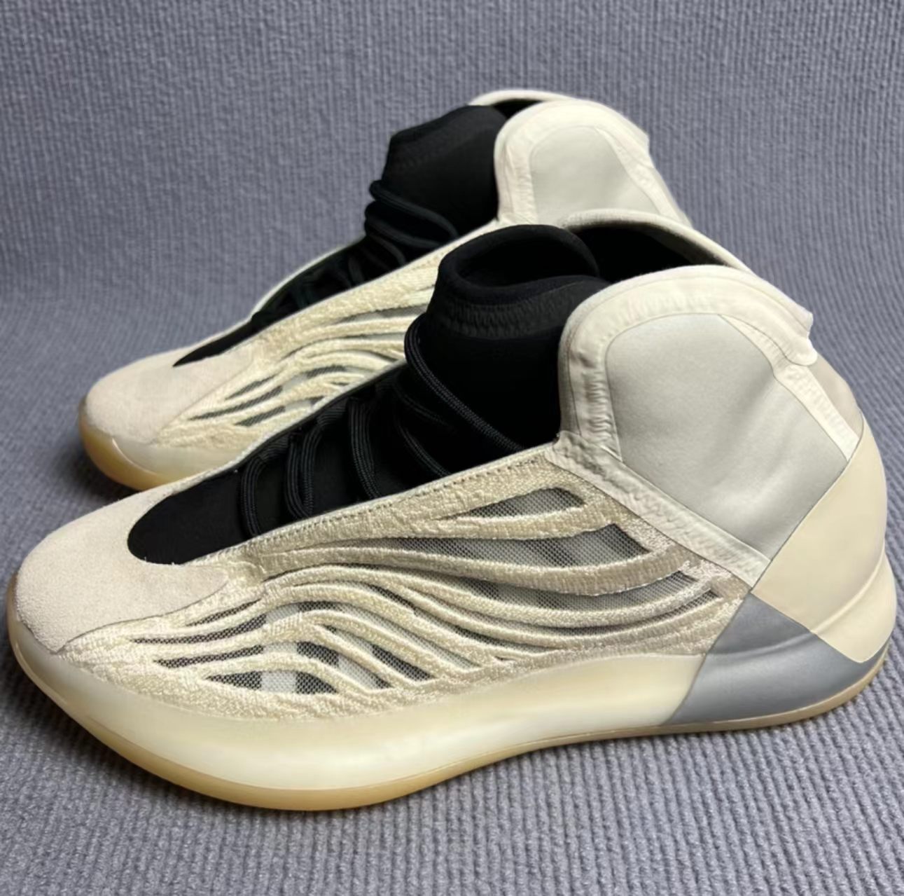 adidas Yeezy Quantum 