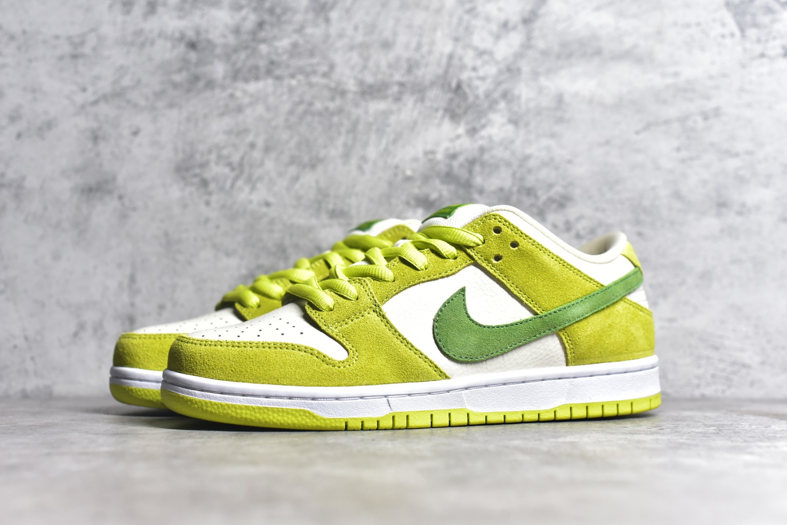 NIKE SB DUNK LOW GREEN APPLE MEN'S DM0807-300