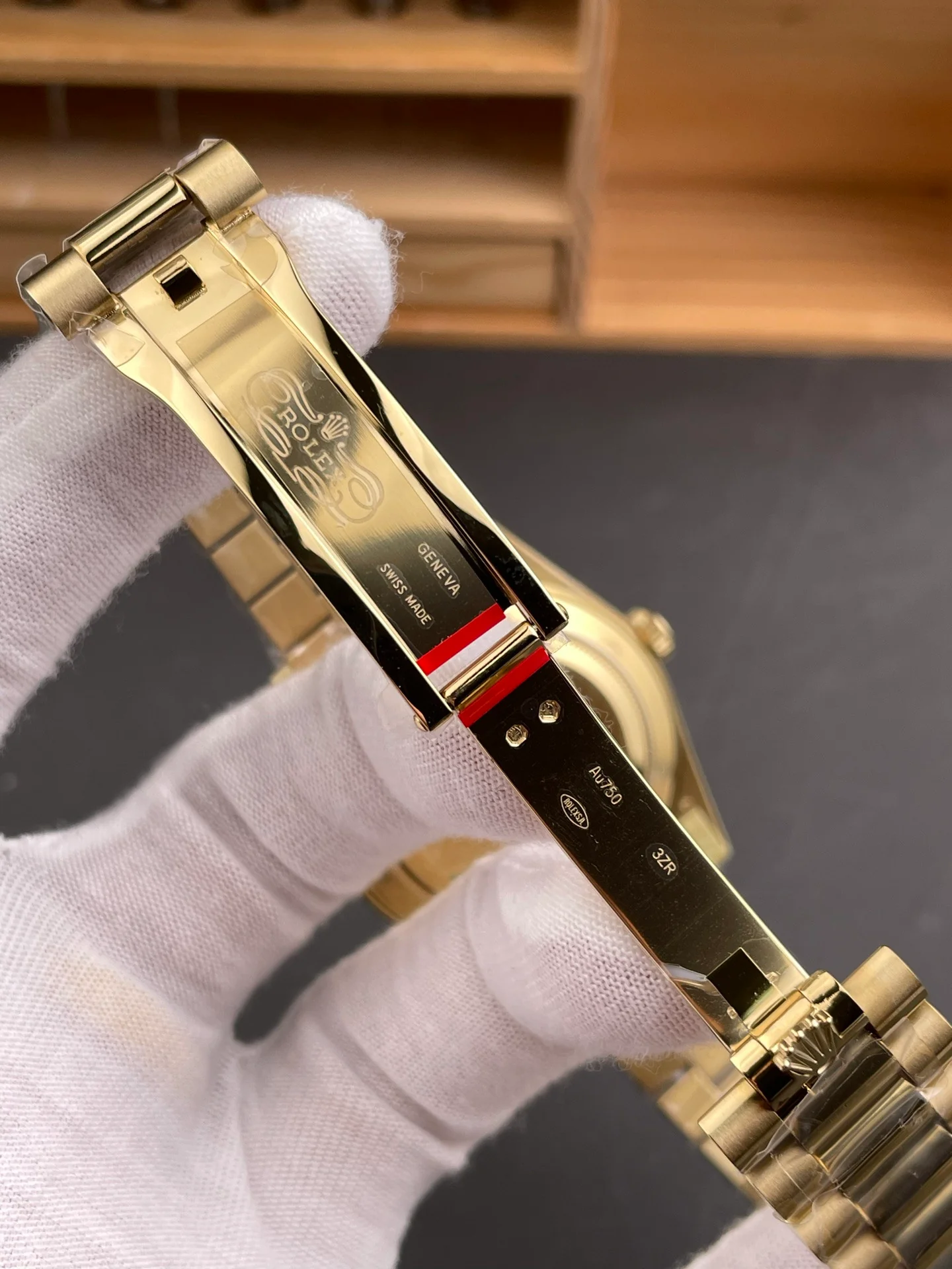 Yellow Gold White Roman Day-Date