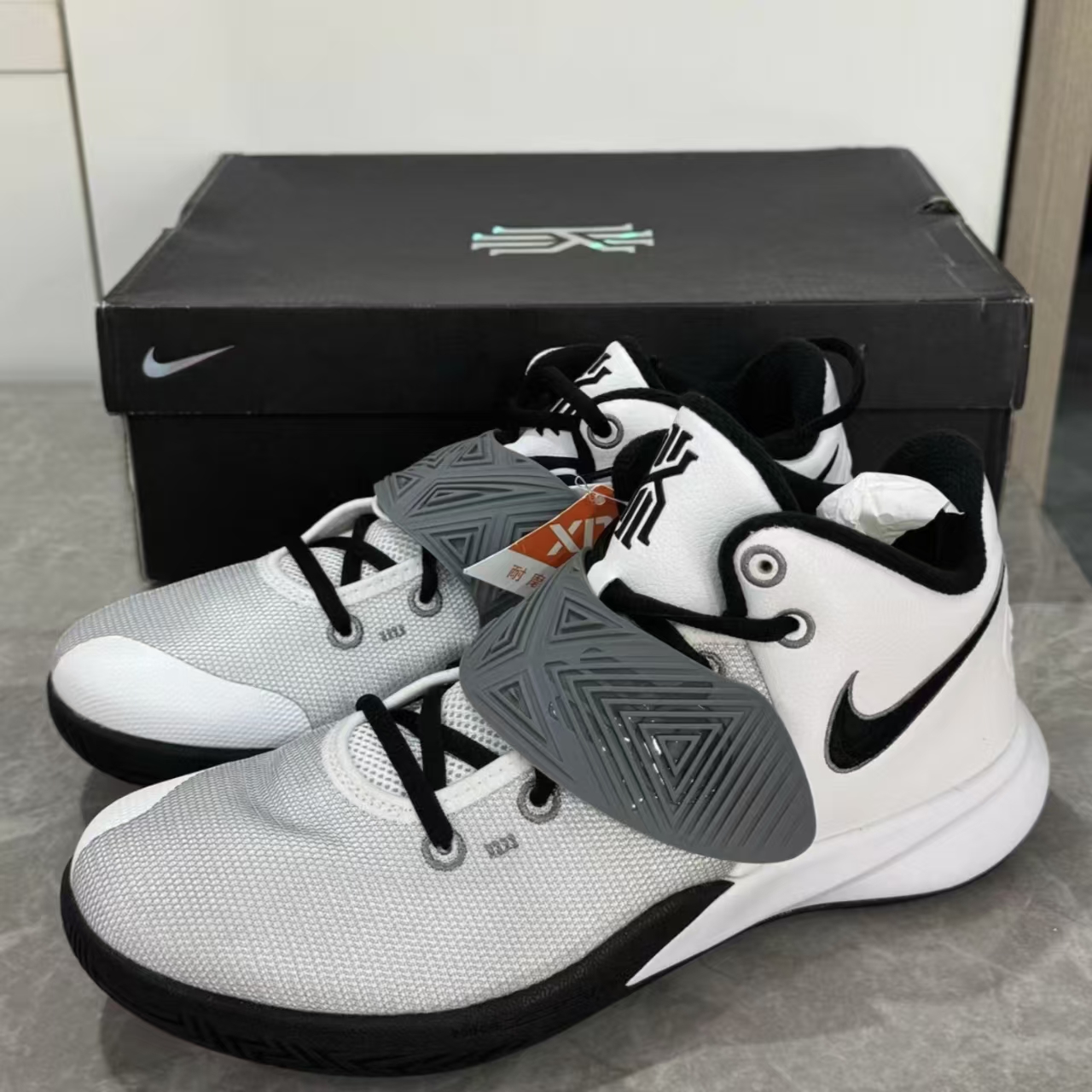 Nike Kyrie Flytrap 3 White Black Grey