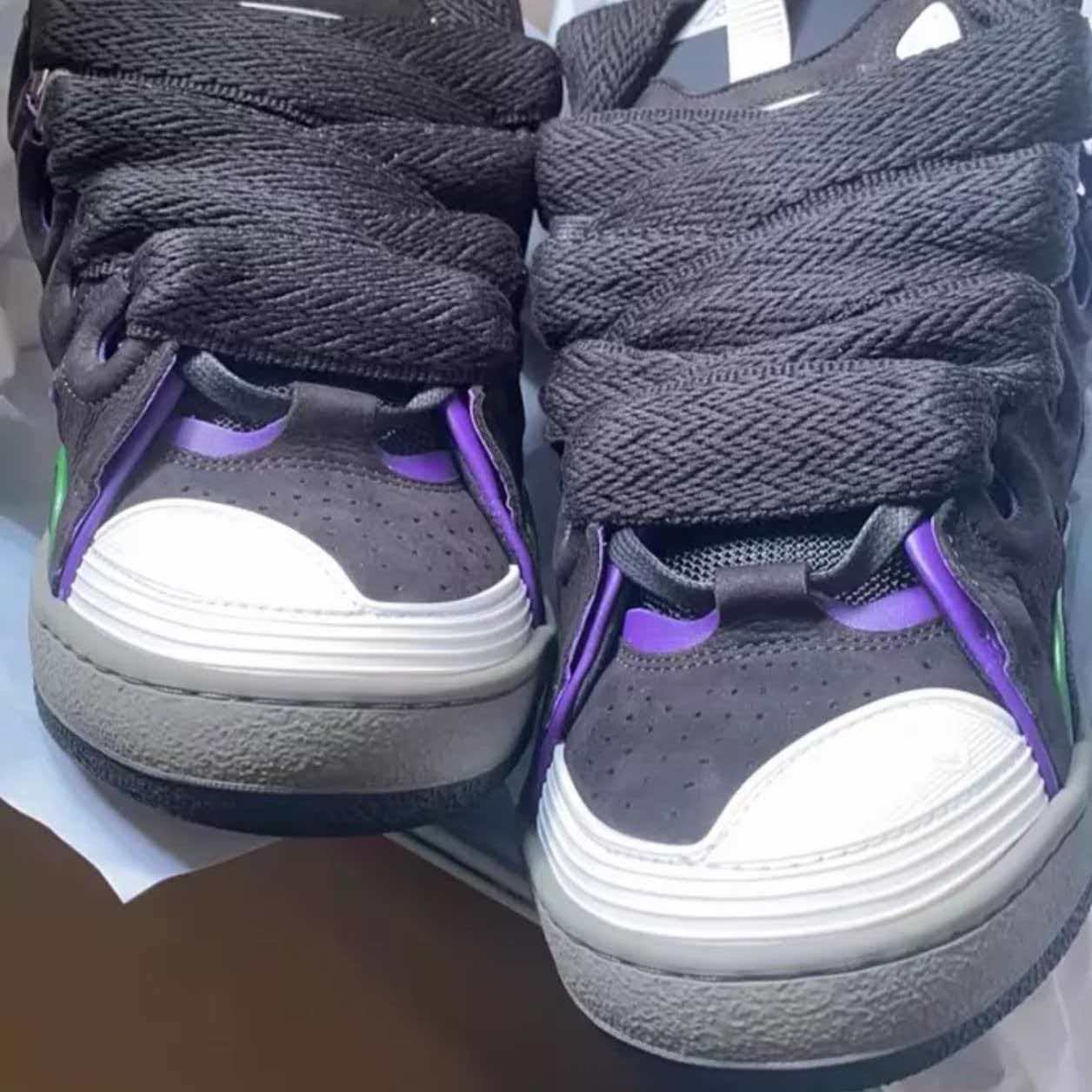 Lanvin Curb