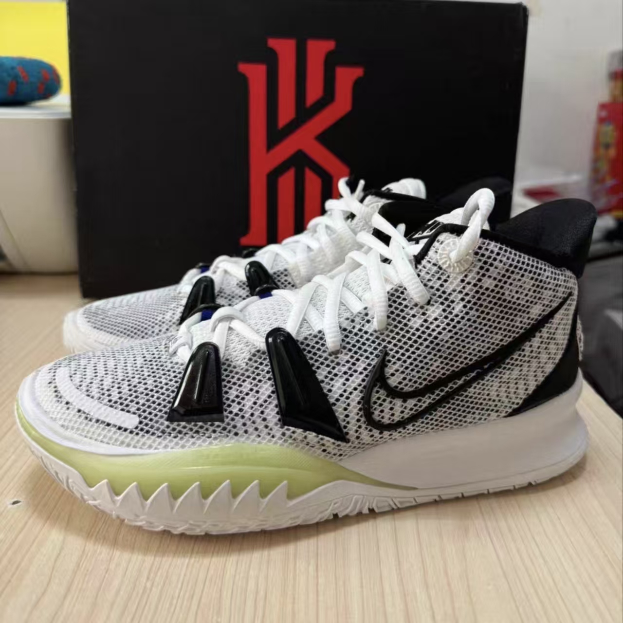 Nike Kyrie 7 White Black Glow