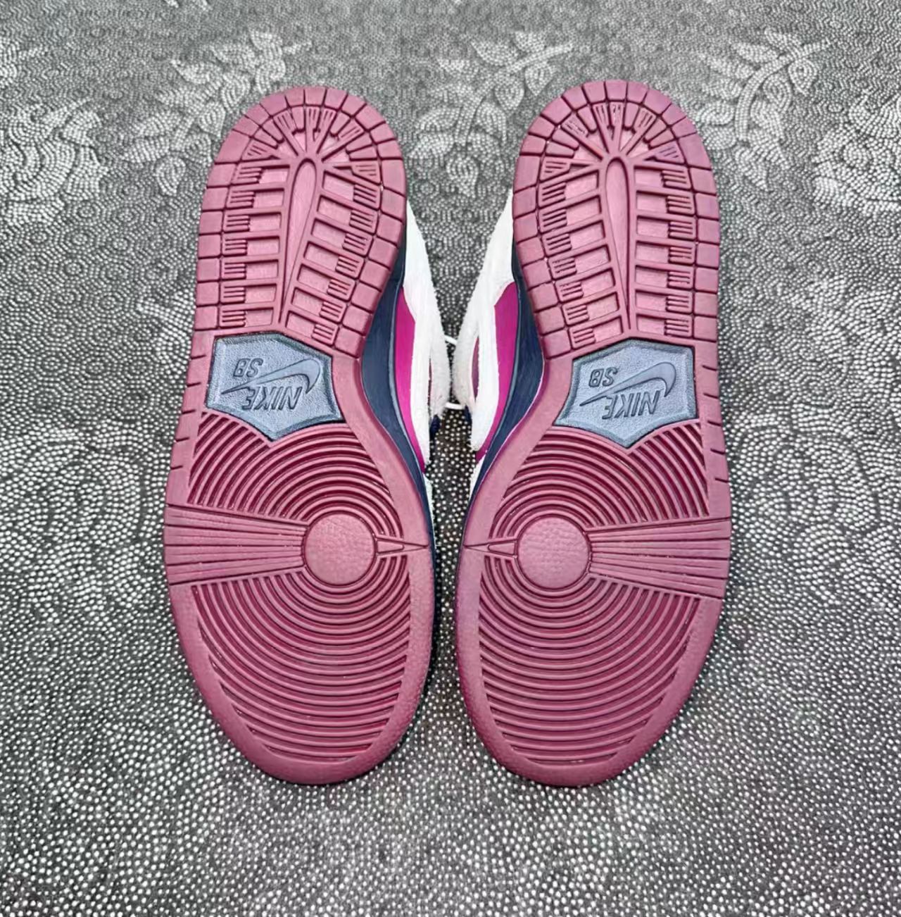 Nike SB Dunk Low Pro "True Berry / Atmosphere Grey"