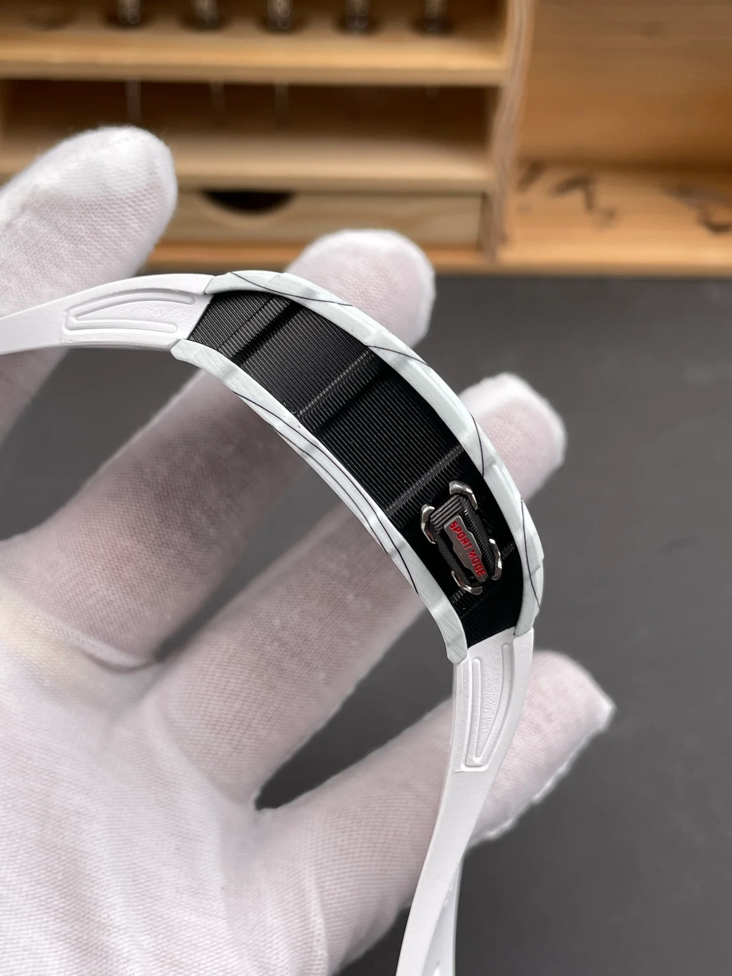 RM35-03 Carbon Fiber White