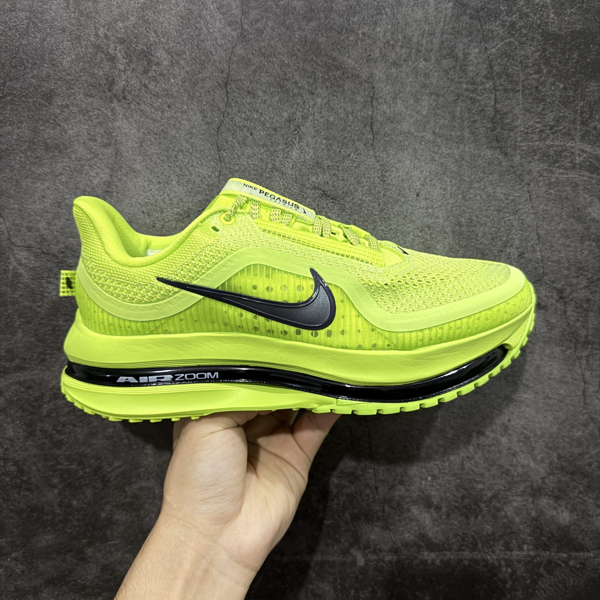 AIR ZOOM PEGASUS PREMIUM VOLT MEN’S – HQ2592-700
