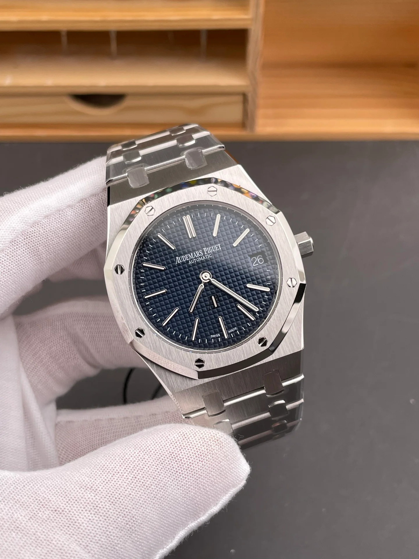 Royal Oak 16202 Blue Grained Dial