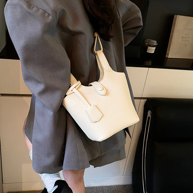 Lyra Bucket Tote