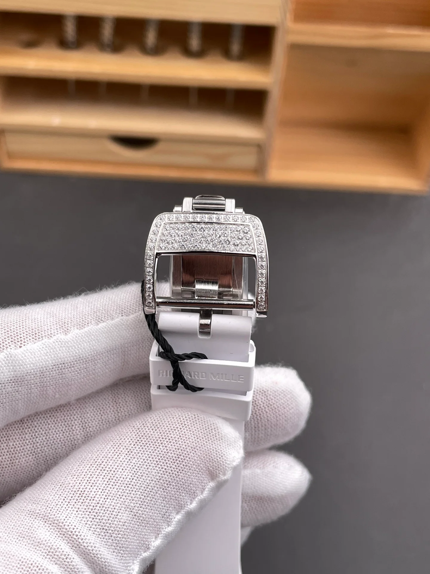 RM07-01 Snowflake Diamond Mother-of-Pearl Dial Red Lips