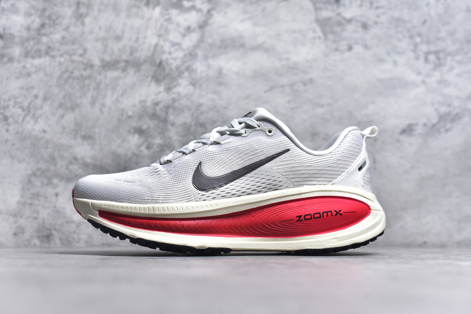 VOMERO 18 PLATINUM TINT SIREN RED LIGHT SMOKE GREY METALLIC PEWTER HM6803-001 KC26650