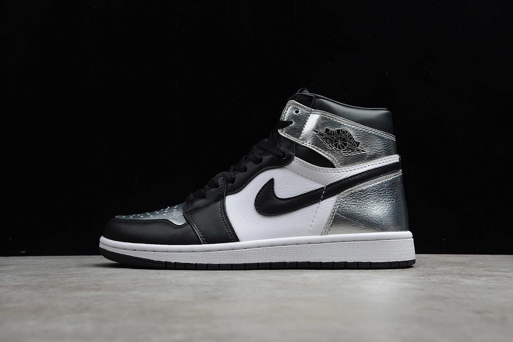 Air Jordan 1 Retro High Silver Toe (Women's) CD0461-001
