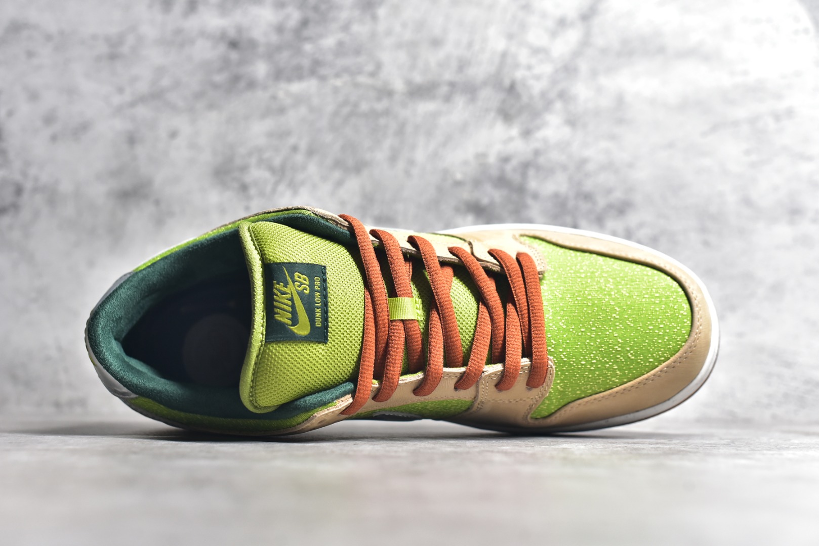 SB DUNK LOW ESCARGOT FQ7585-200