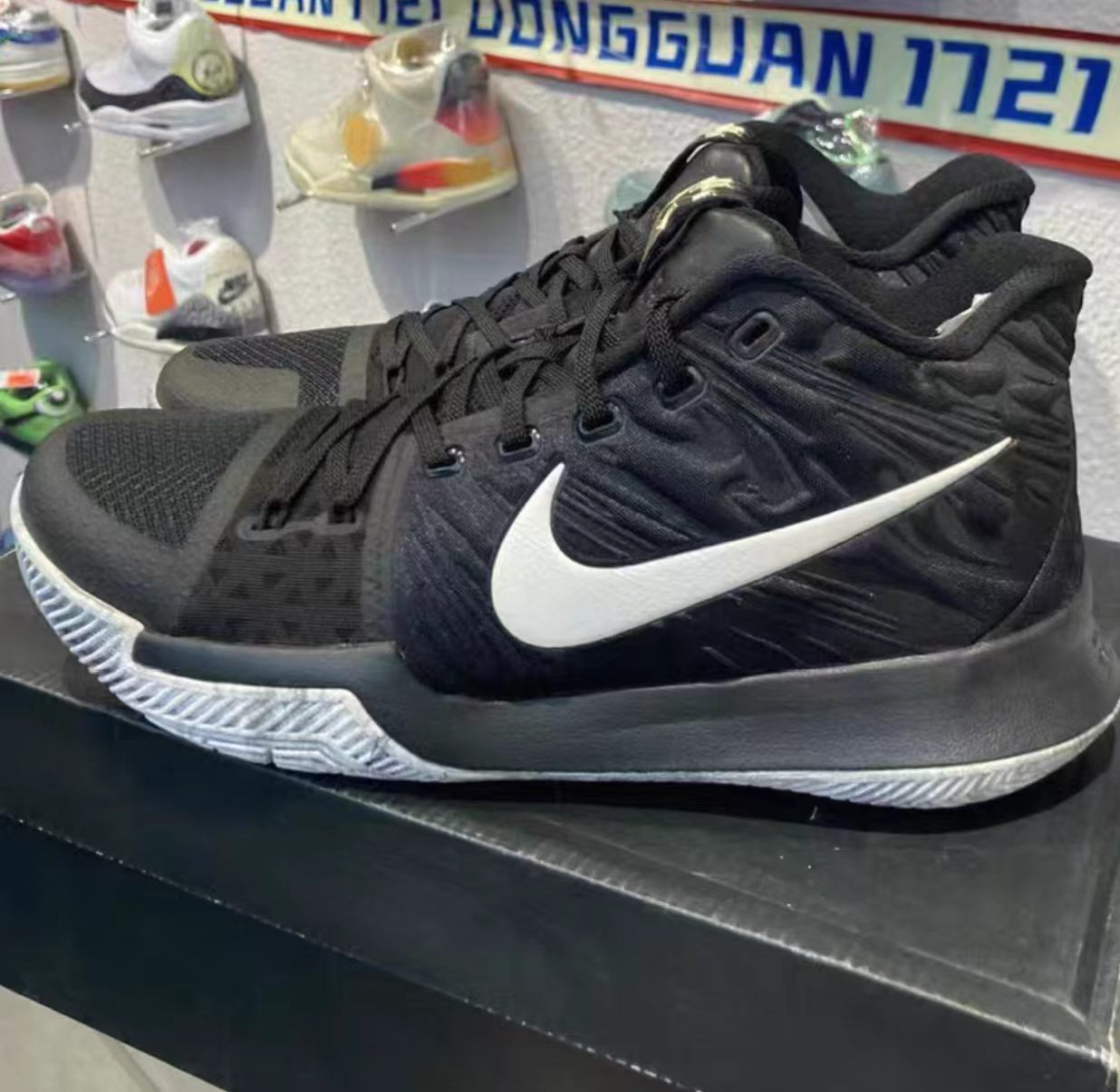 Nike Kyrie 3 Low Black White