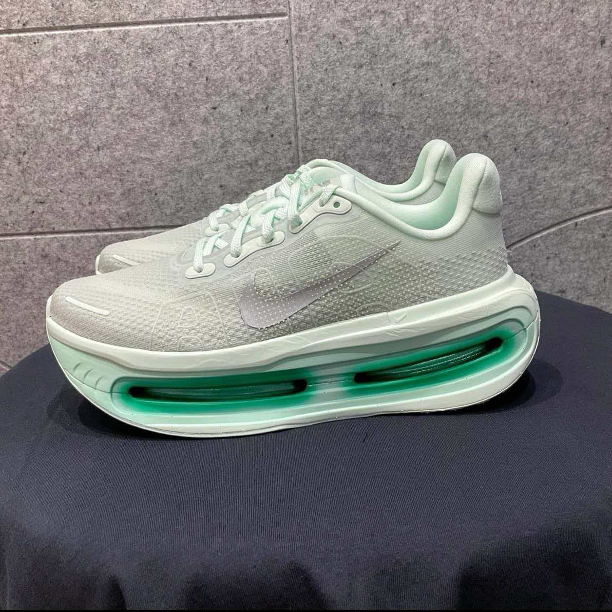 Nike Vomero Premium 