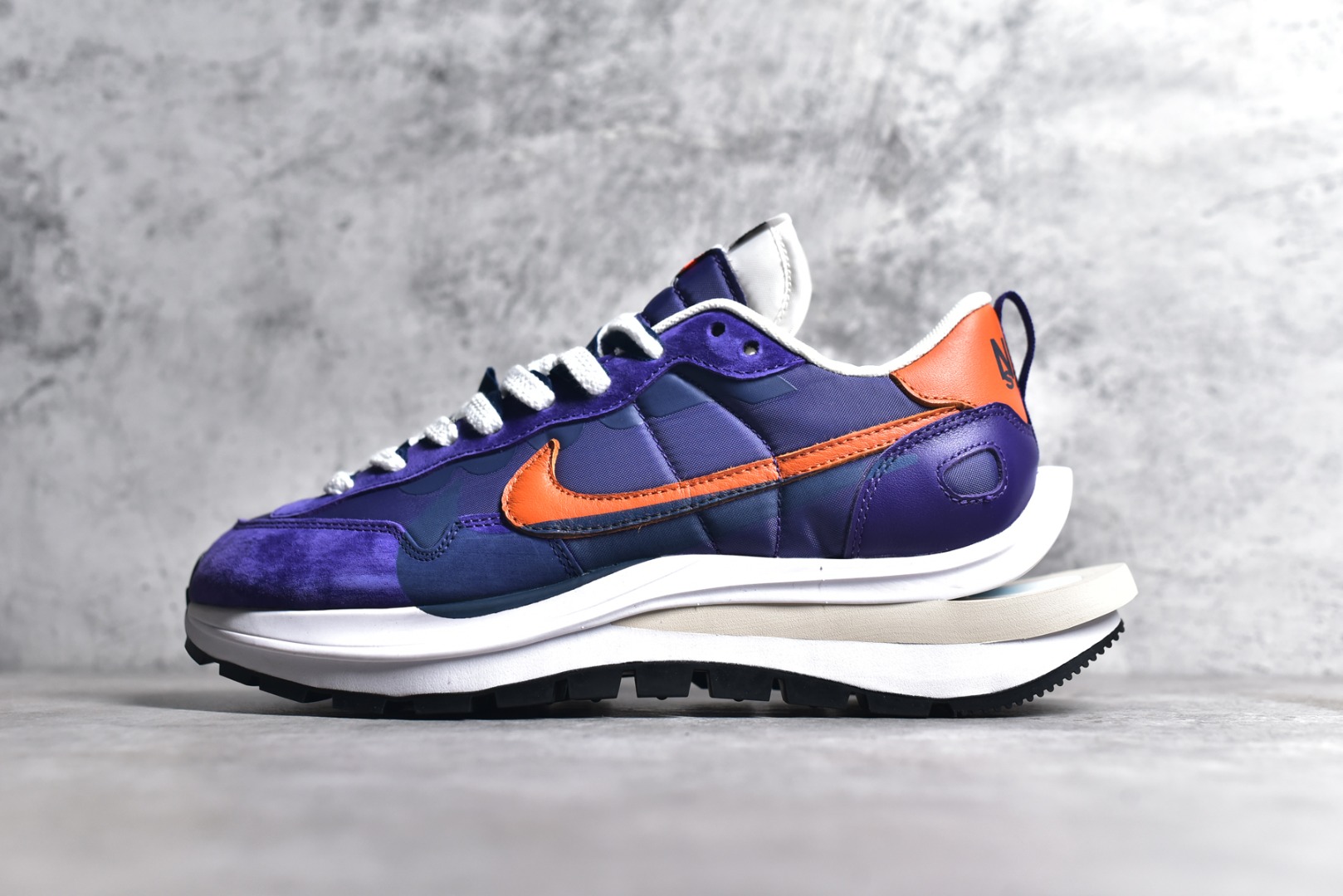 GS NIKE VAPORWAFFLE SACAI DARK IRIS DD1875-500