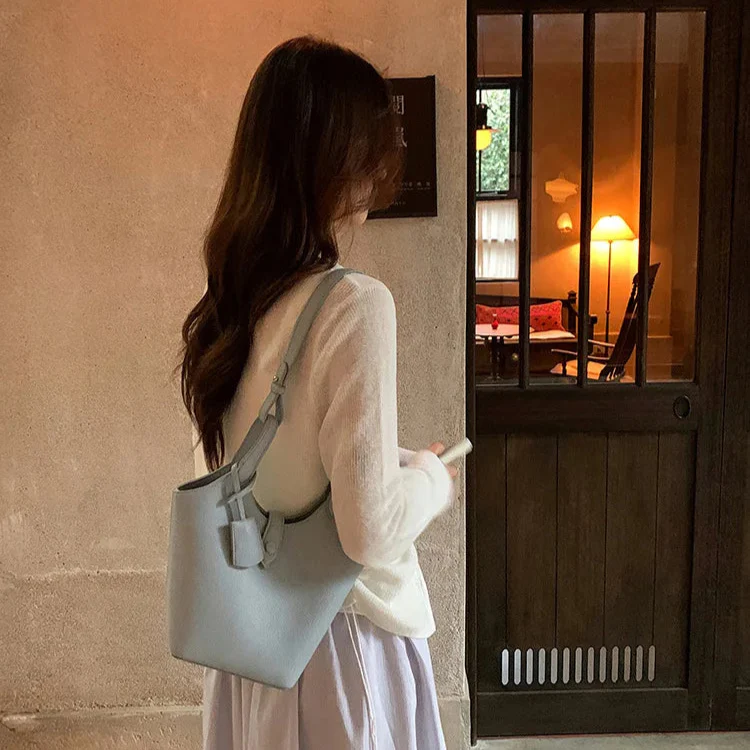 Lyra Bucket Tote