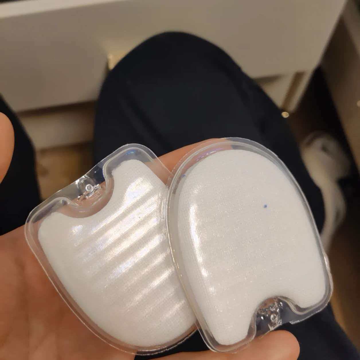 Horseshoe-shaped air cushion
