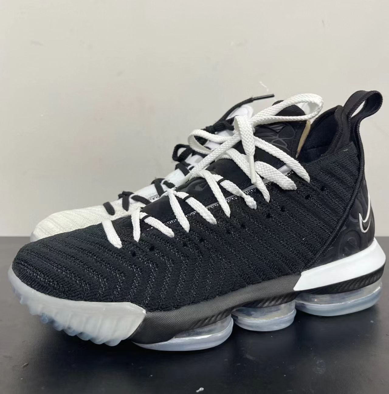 Nike LeBron 16 
