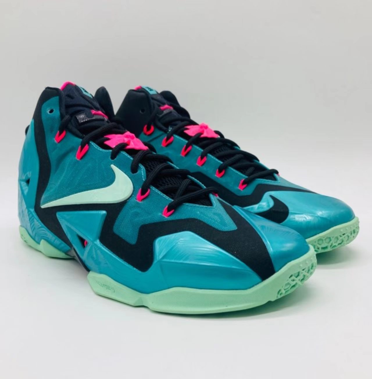 Nike LeBron XI 