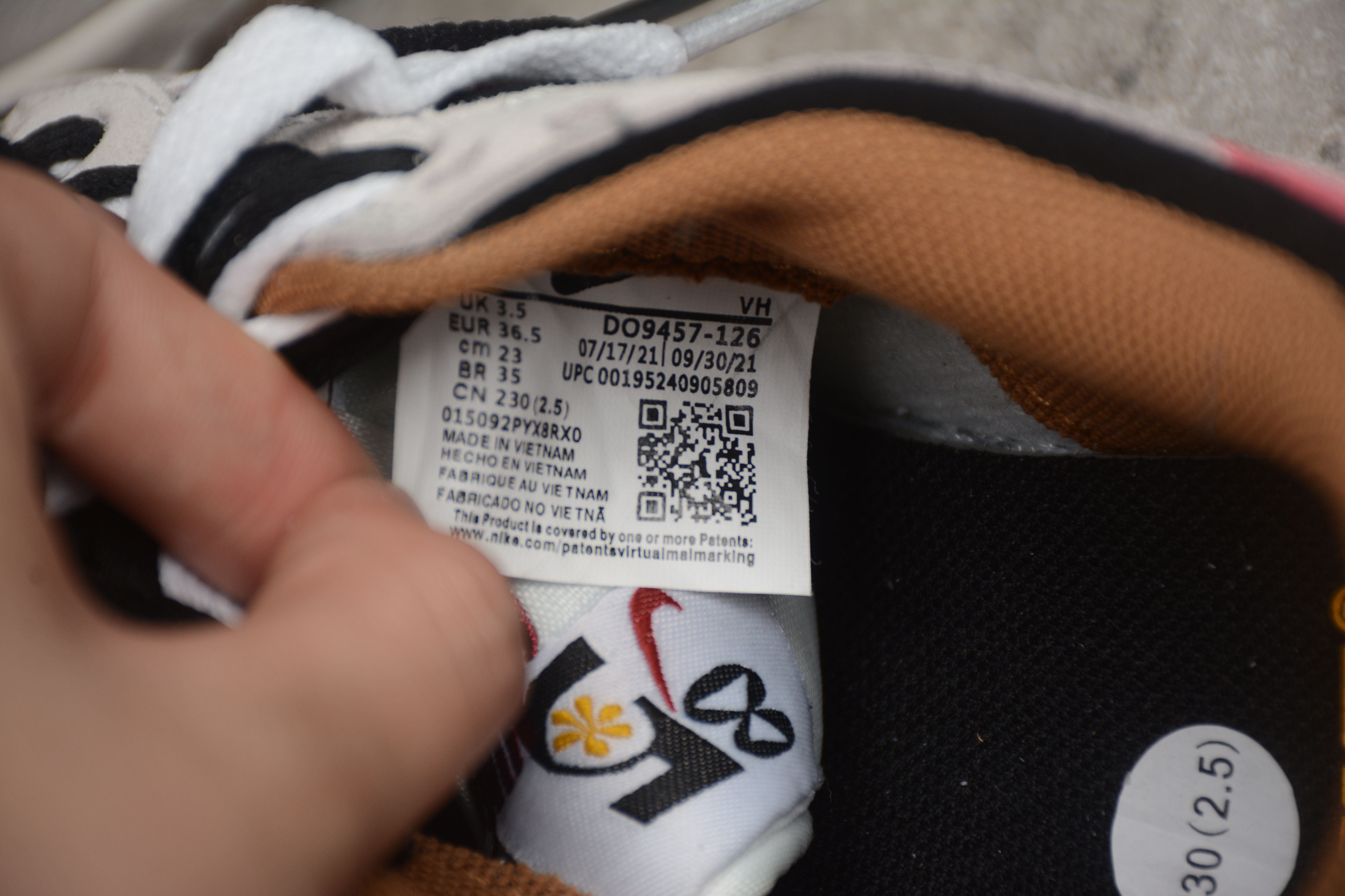 NK SB Dunk Low SE 85  DO9457-126