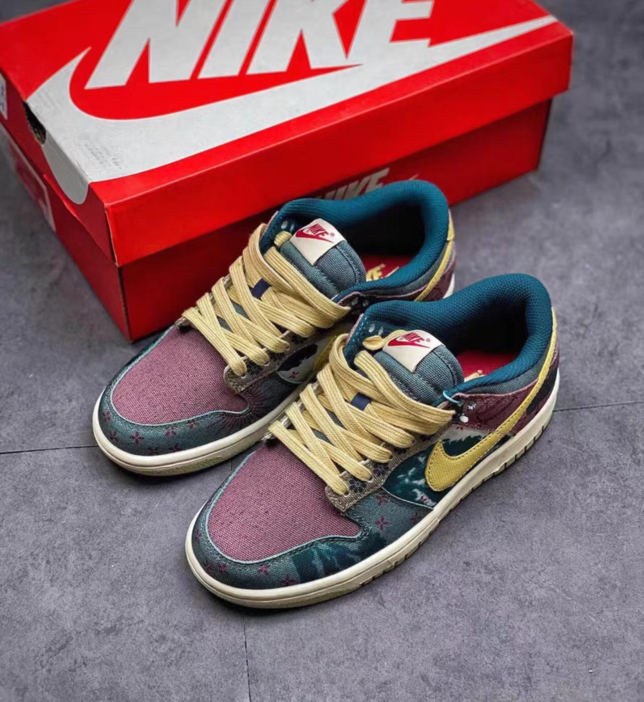 Nike Dunk Low SE Floral Patchwork Canvas Sneaker