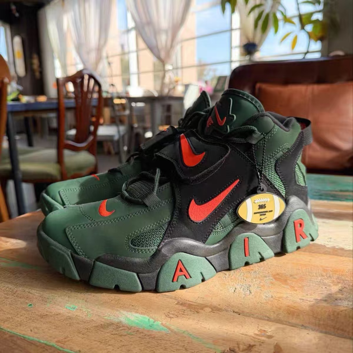 Nike Air Barrage Mid 