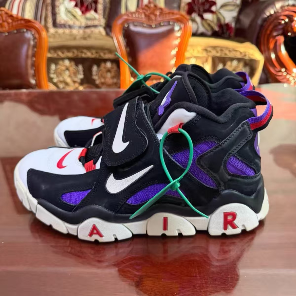 Nike Air Barrage Mid