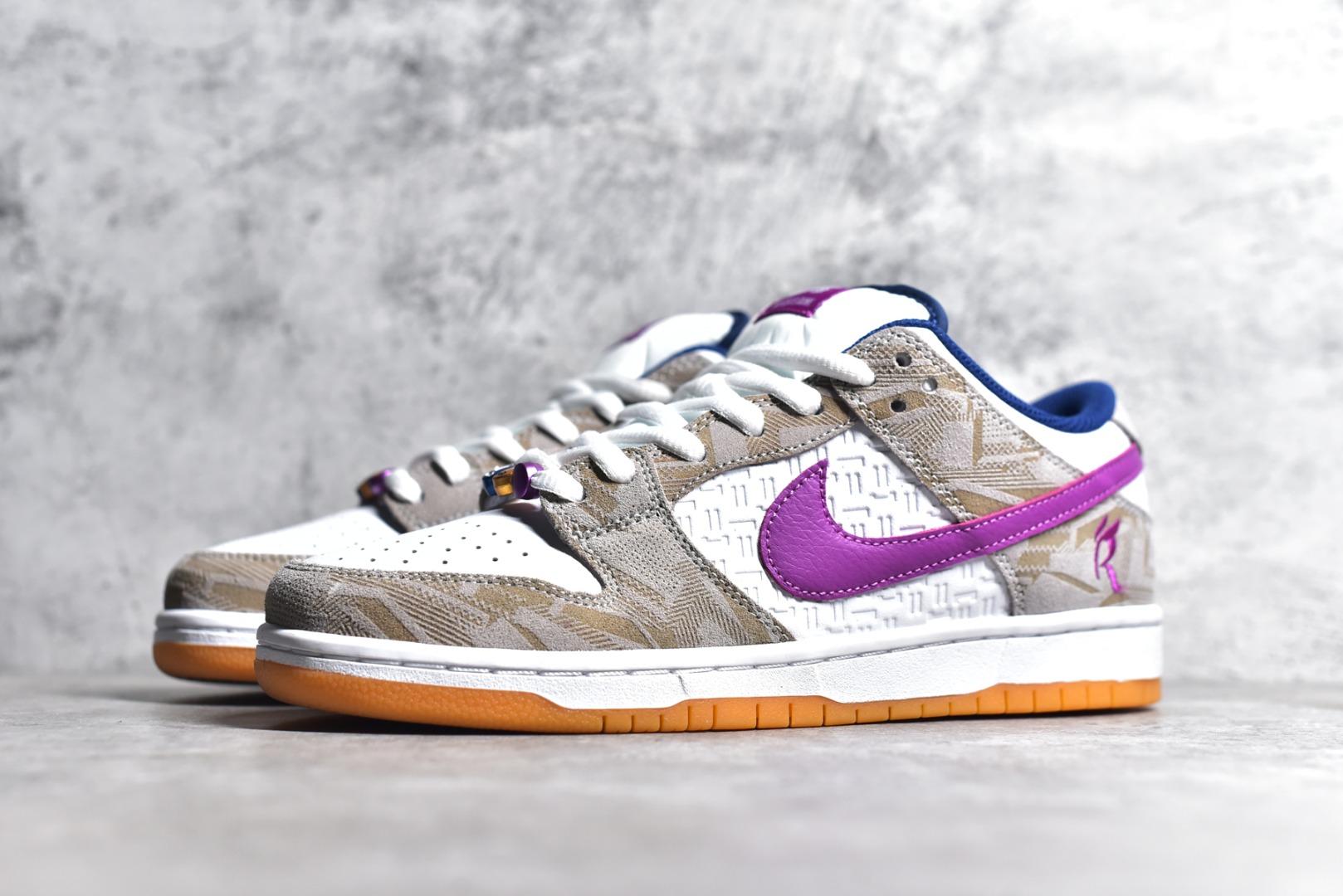 SB DUNK LOW FZ5251-001