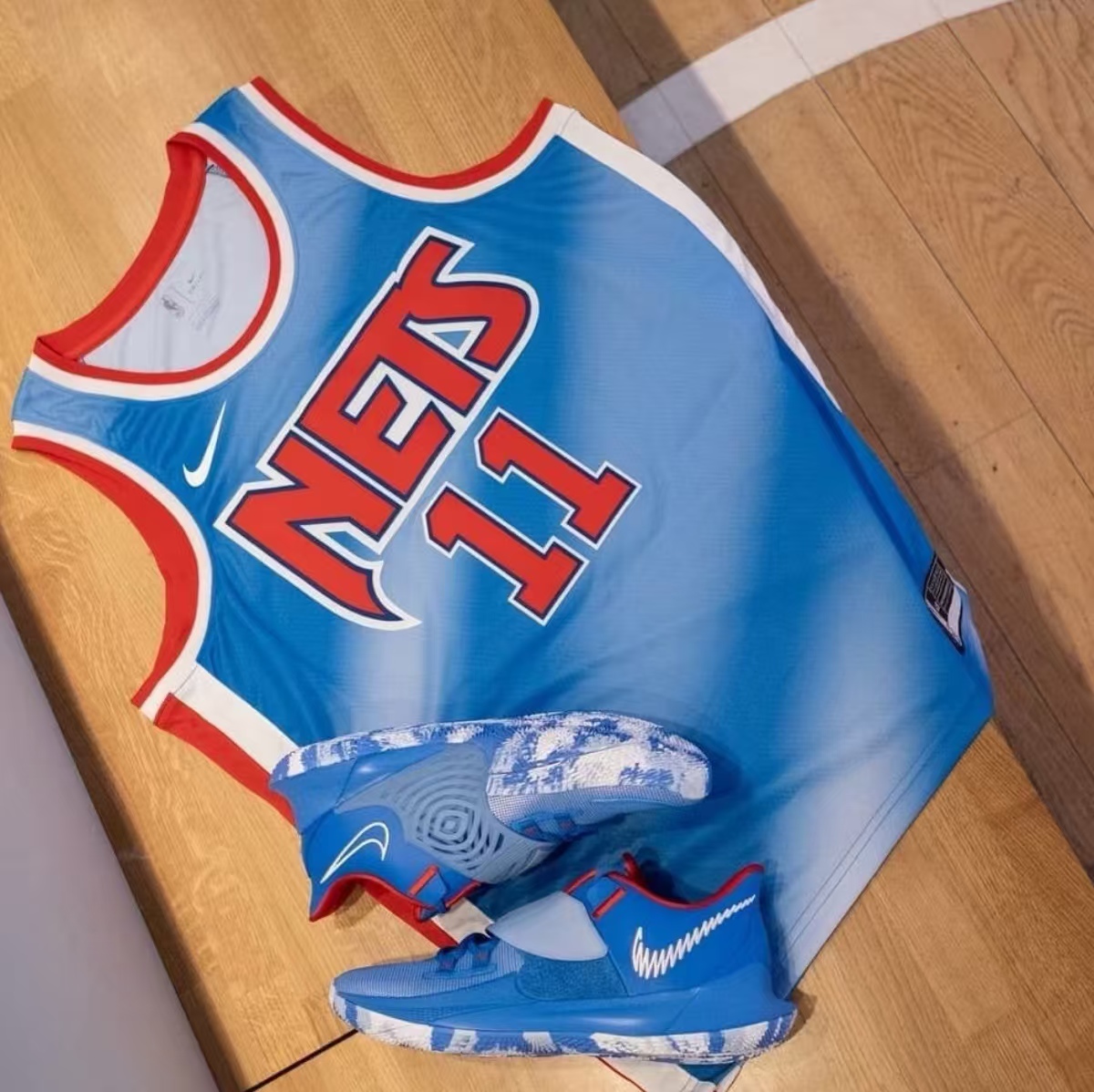 Nike Kyrie Low 3 Moon