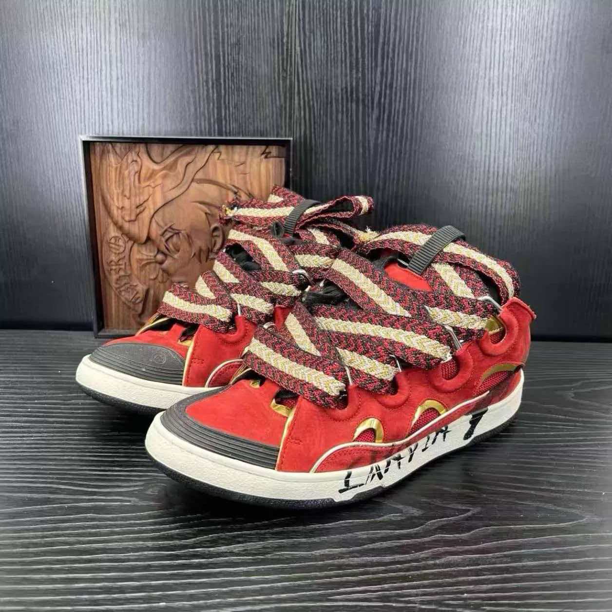 Lanvin Curb