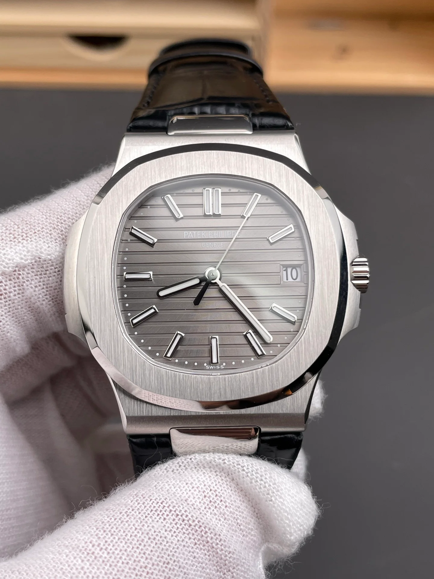 Nautilus 5711G Grey Dial Leather Stra