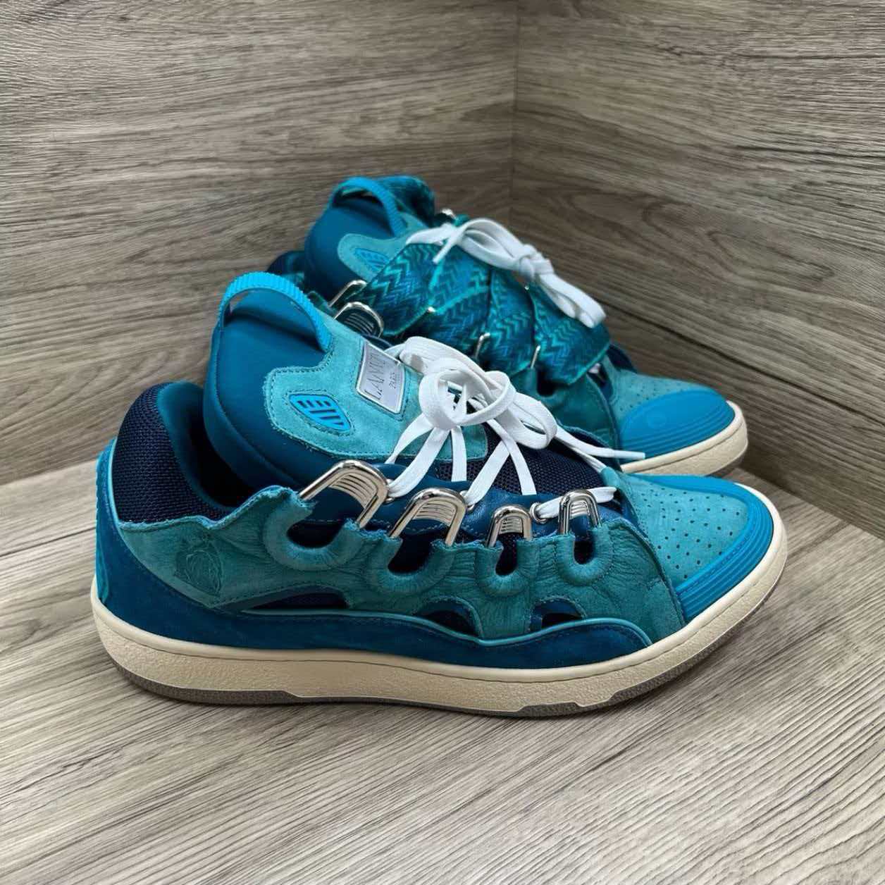 Lanvin Curb