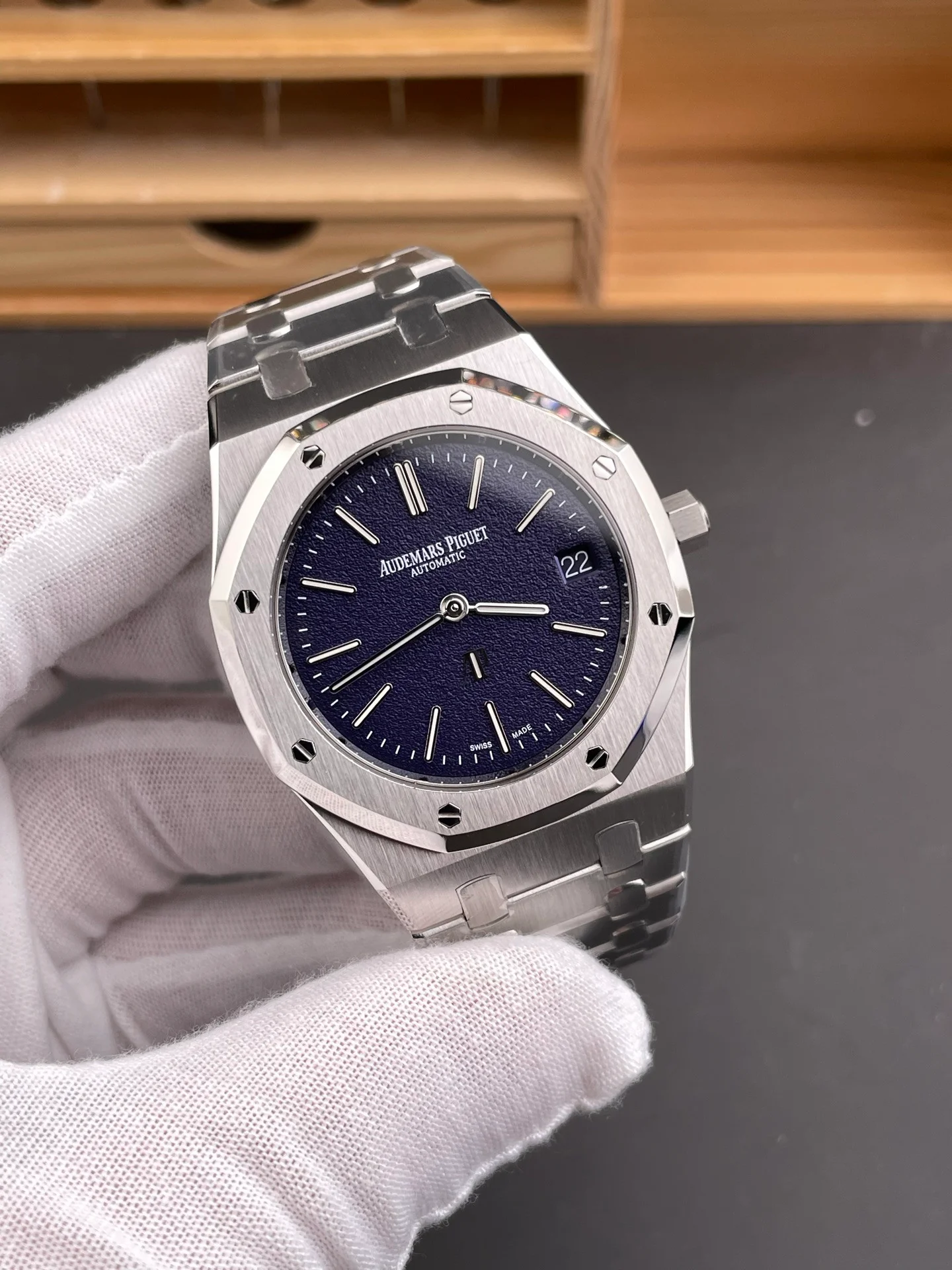 Royal Oak 16202 Starry Blue Grained Dial