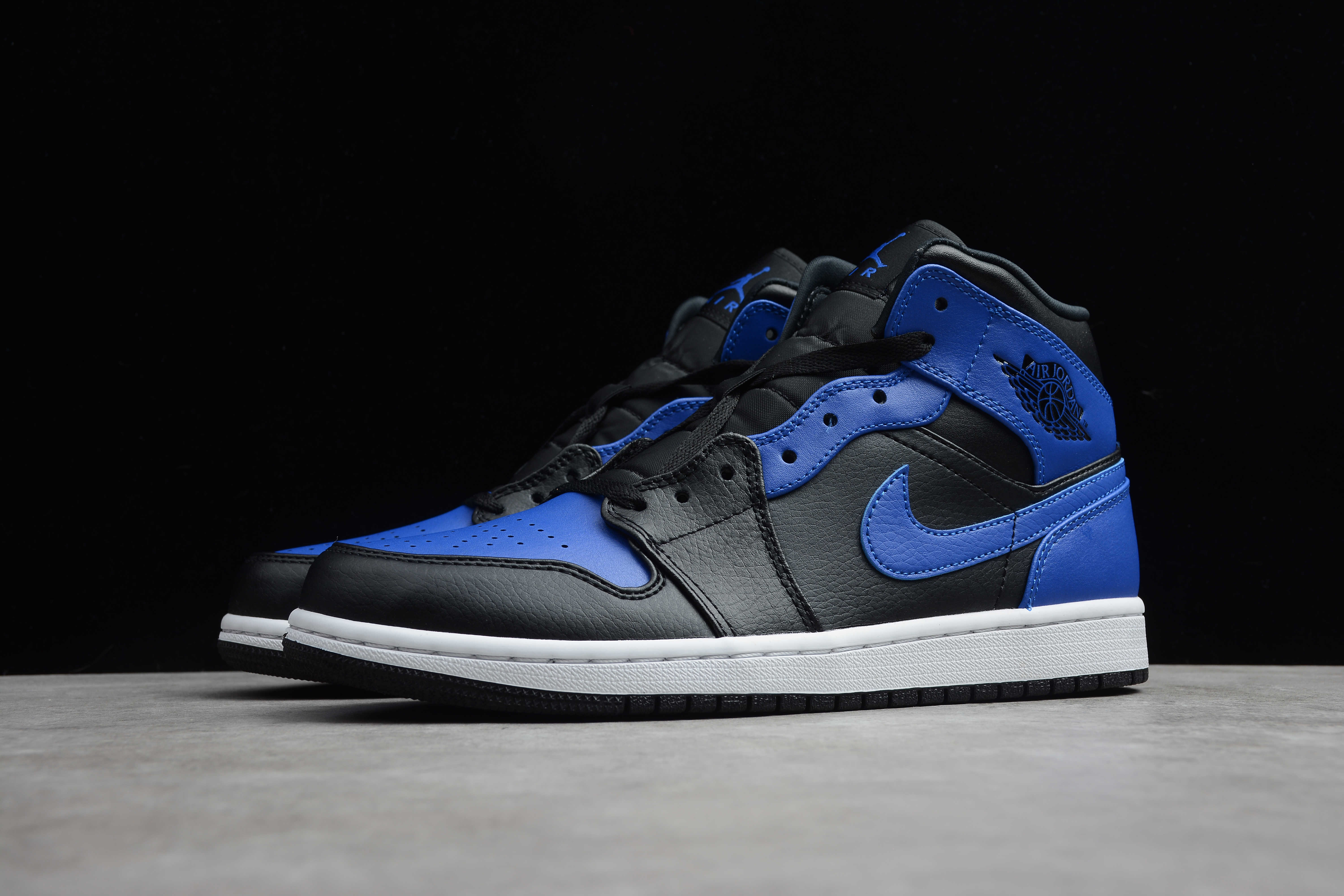 AIR JORDAN 1 MID 