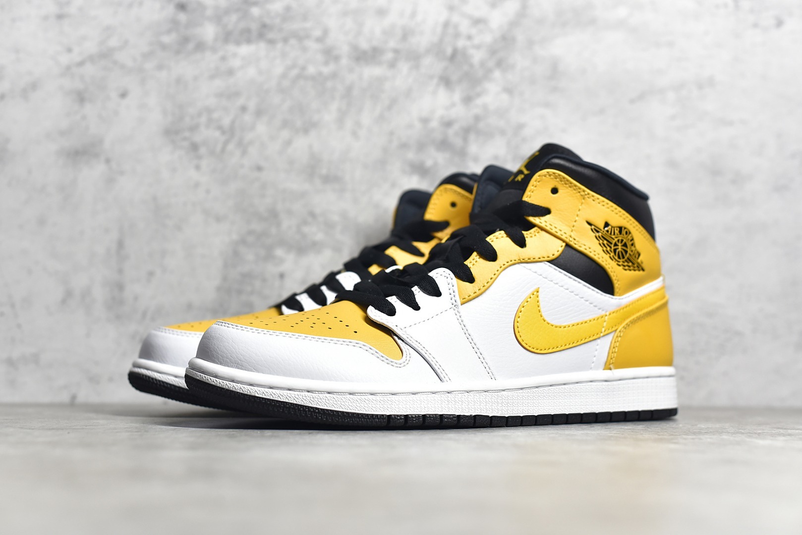 Air Jordan 1 Mid 