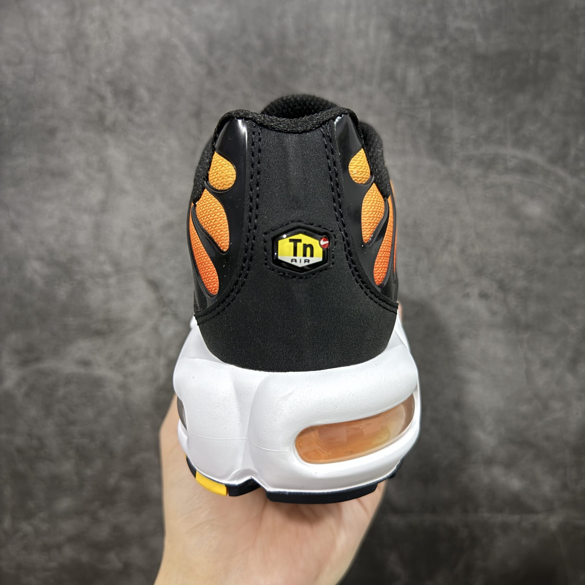 AIR MAX PLUS TN HF0552-001