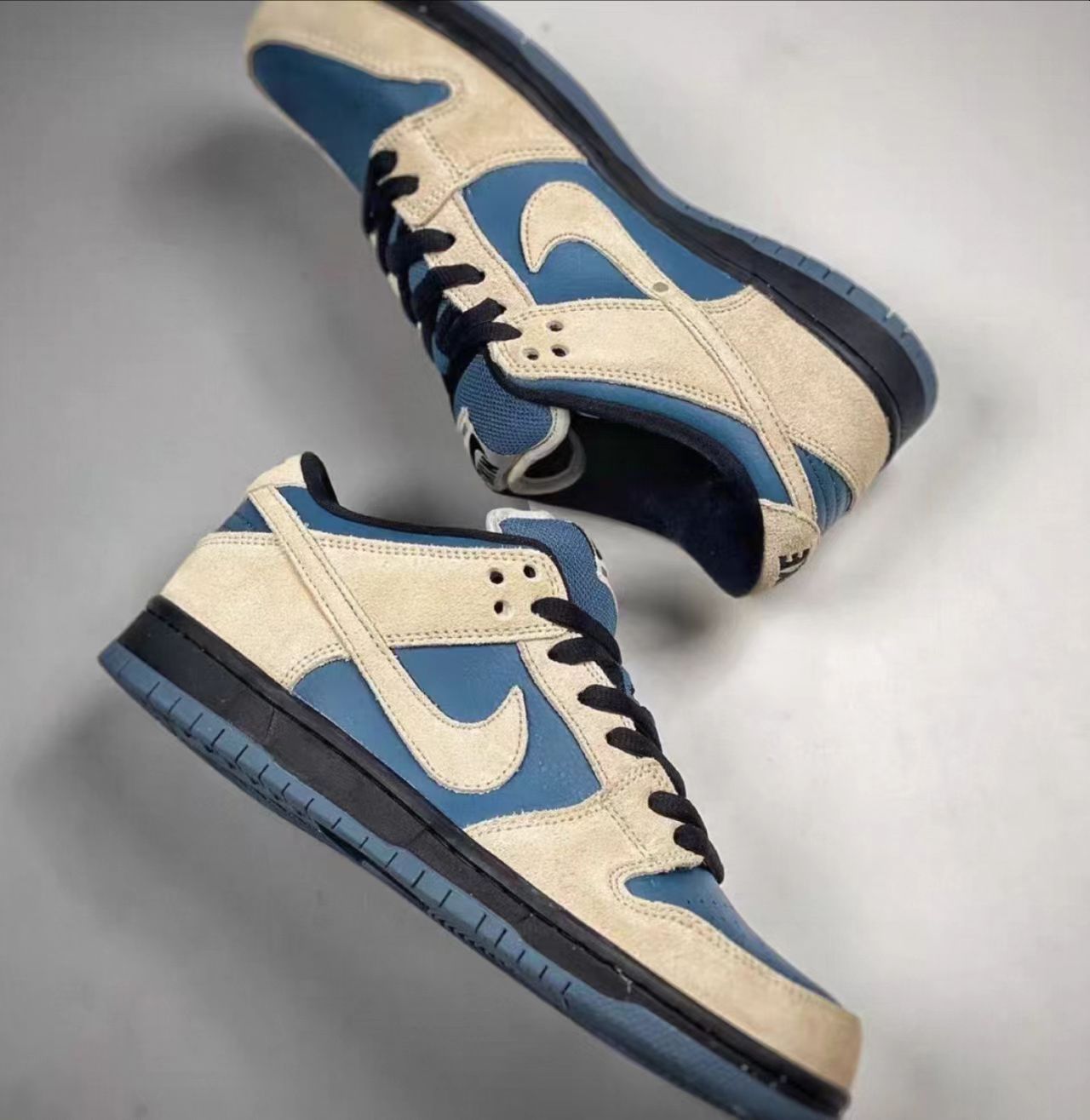 Nike SB Dunk Low Pro "Light Cream/Armory Navy"