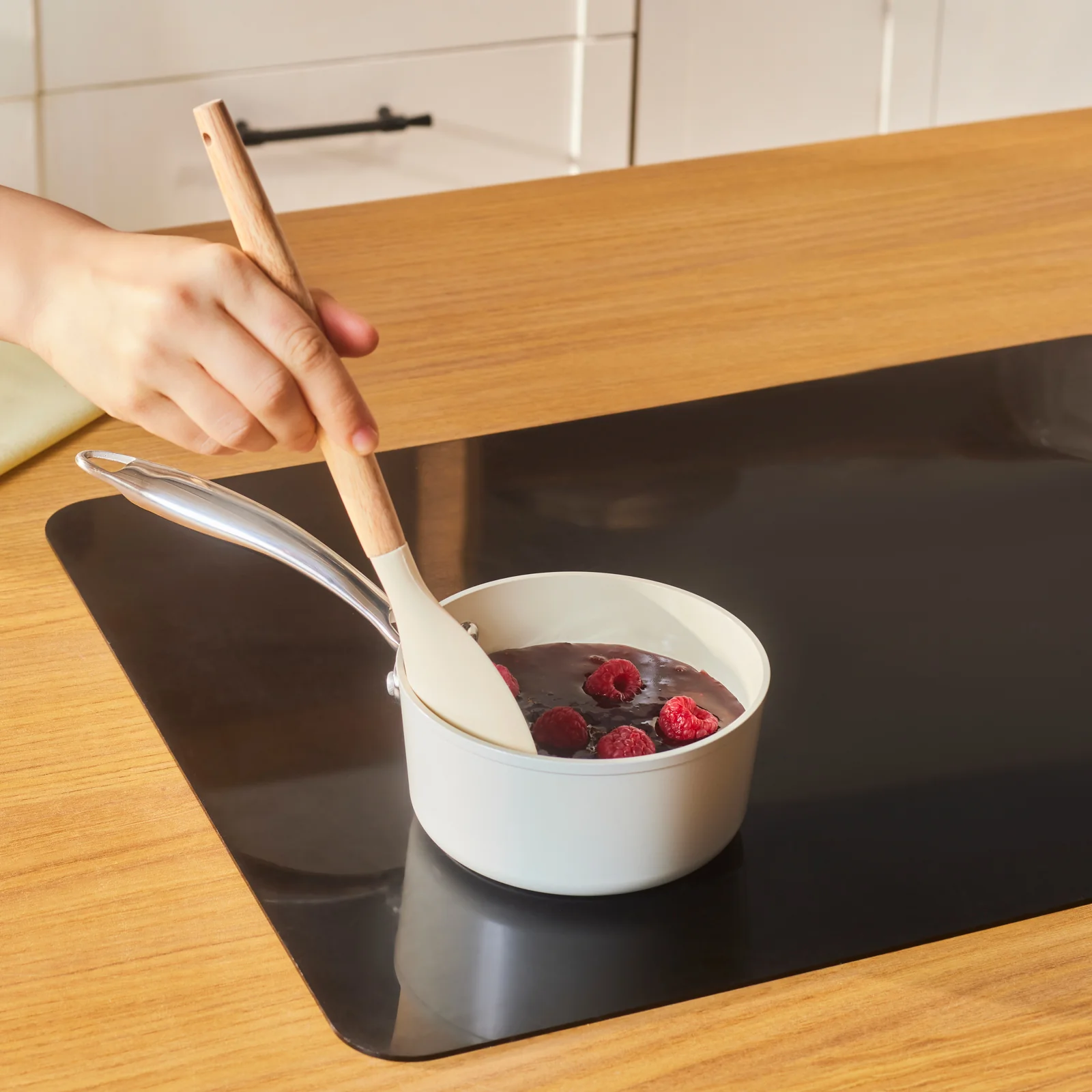 Karaca Swiss Crystal Almond Cream, Poêle à Sauce, 14cm