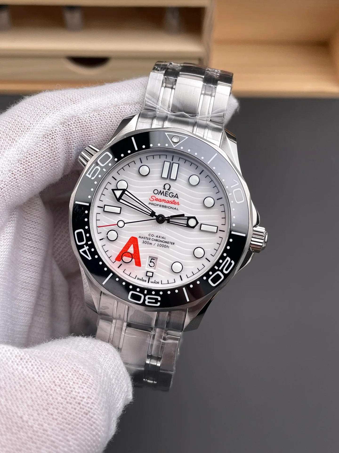 Seamaster 300 White V4 Version