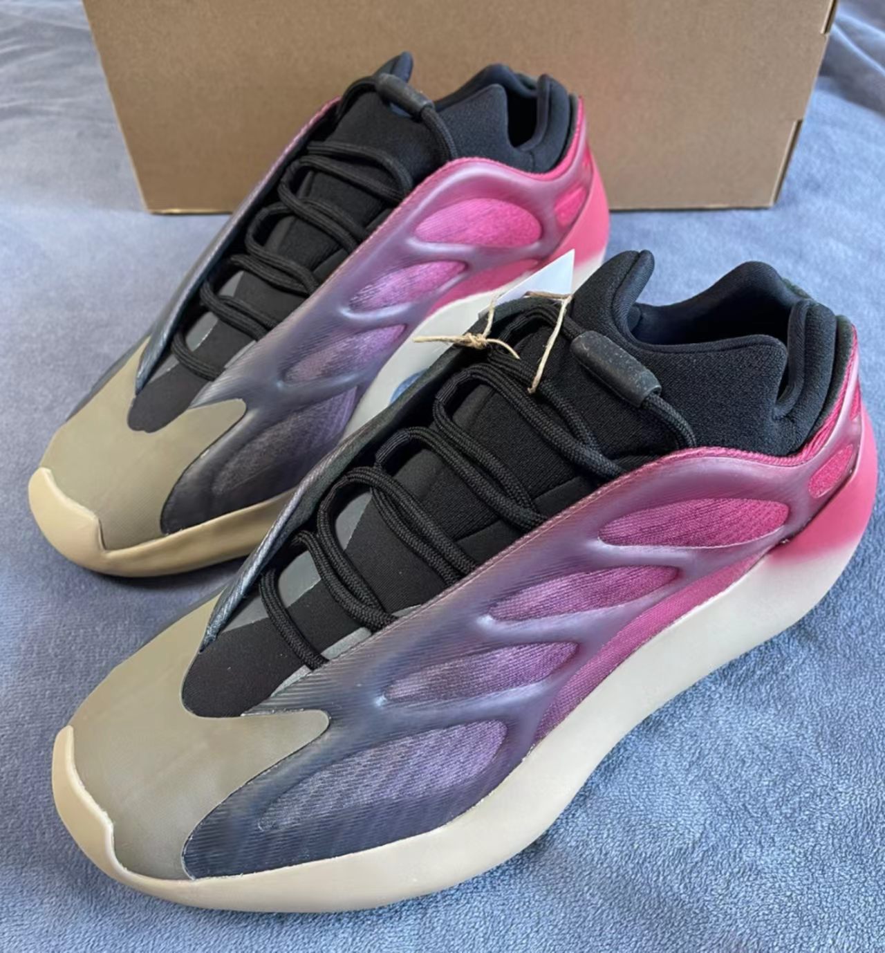 Yeezy 700 V3 Fade Carbon