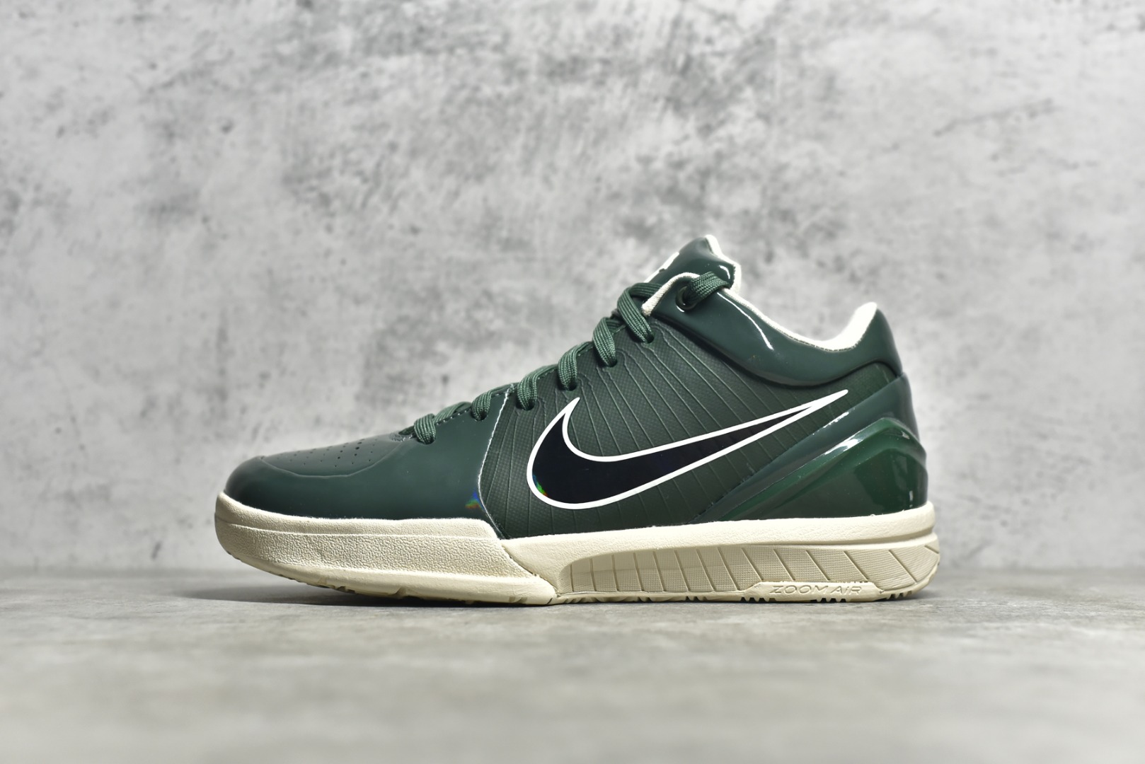 WKB UNDEFEATED X NIKE ZOOM KOBE 4 PROTRO DARK GREEN BUCKS  CQ3869-301