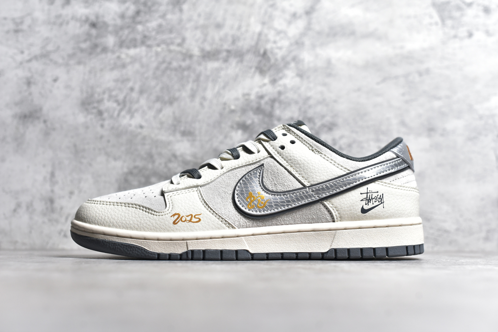 STUSSY X SB DUNK LOW DM6868-008