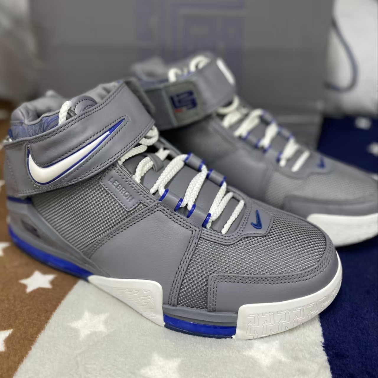 Nike Zoom LeBron 2 Colorway: Cool Grey Royal Blue