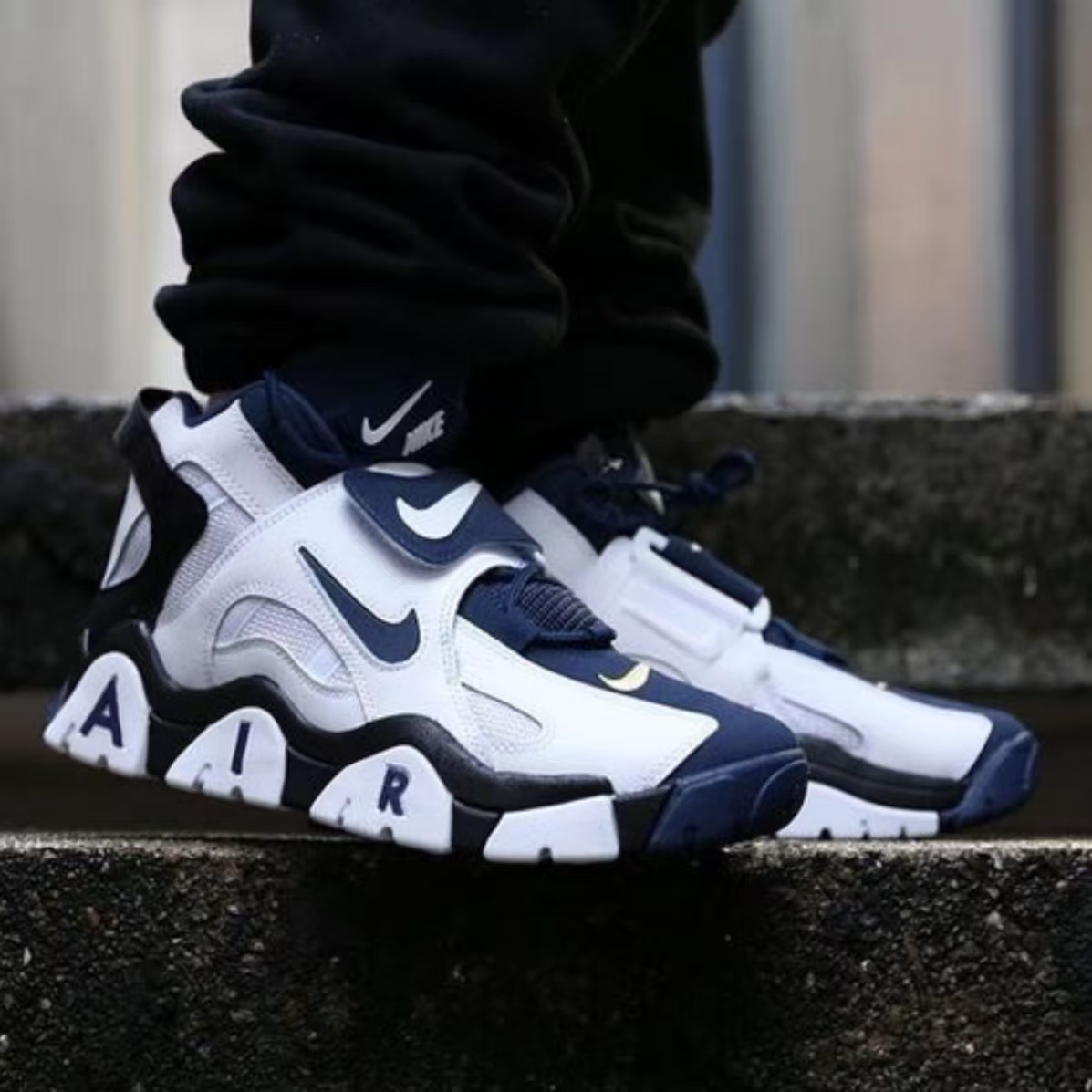 Nike Air Barrage Mid